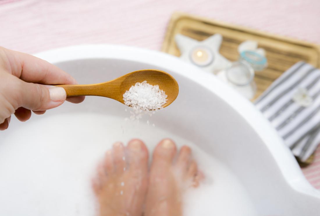 ملح الابسوم للقدم : تعرفي على أسرار الاسترخاء والتجميل !